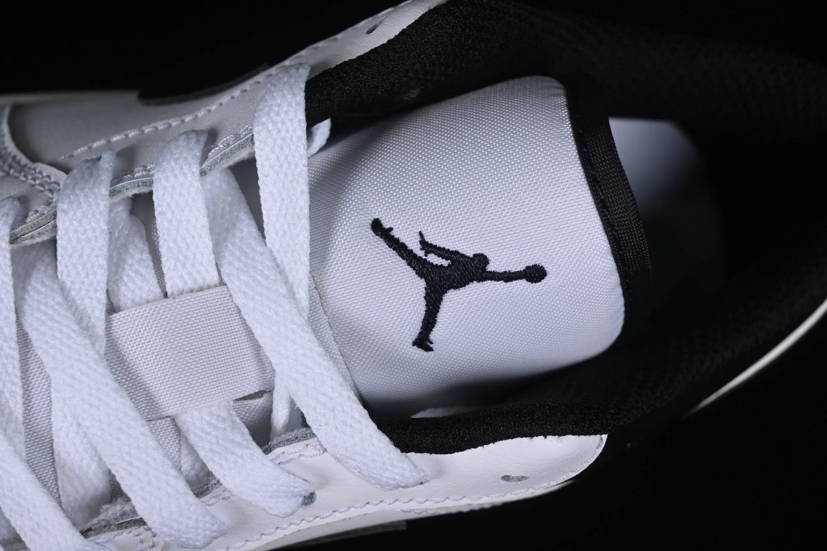 All categories Air Jordan Jordan series basketball shoes Air Jordan 1 Low G version pure original Air Jordan 1 Low "White and Black" AJ1 Joe 1 white and black color matching low-top cultural casual sneakers 553558-132